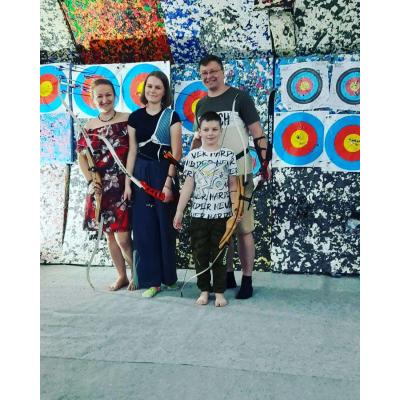 Сімейний відпочинок у Києві — стрільба з лука для дітей і дорослих